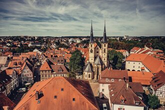 Die Altstadt Bad Wimpfen auf dem Marktplatz mit Kirche und Fachwerkhäuser