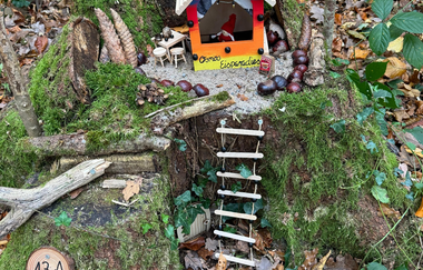 Wichtelstation mit kleinem Haus und Leiter | © Frau Leist