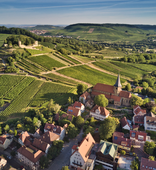 Luftbild mit Blick auf Weinsberg und die Burgruine Weibertreu