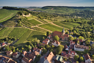 Luftbild mit Blick auf Weinsberg und die Burgruine Weibertreu