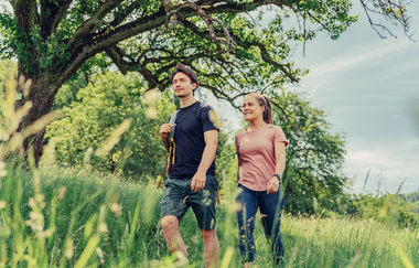 Wanderer an der Sauklinge | © Touristikgemeinschaft HeilbronnerLand e.V.