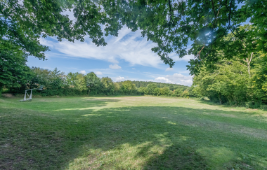 Zur "Allee der Bäume des Jahres" und durchs "Mannbachtal" | © Stadt Sinsheim