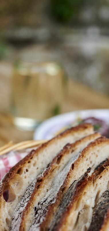 Brotkorb mit mehreren Scheiben Brot | © Christian Ernst