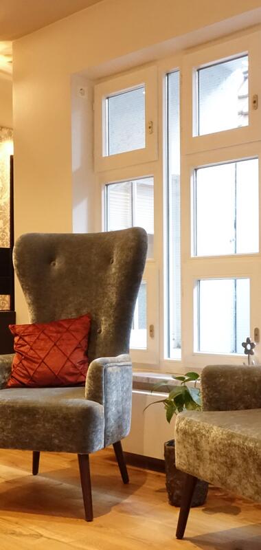 Zwei große graue Ohrenlehnsessel | © Neckar-Zaber-Tourismus e.V.