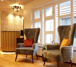 Zwei große graue Ohrenlehnsessel | © Neckar-Zaber-Tourismus e.V.